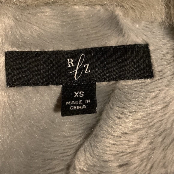 RLZ Gray Faux Fur Vest Size XS, Two Front Pockets. Hook Closure- Like New. - Picture 10 of 12